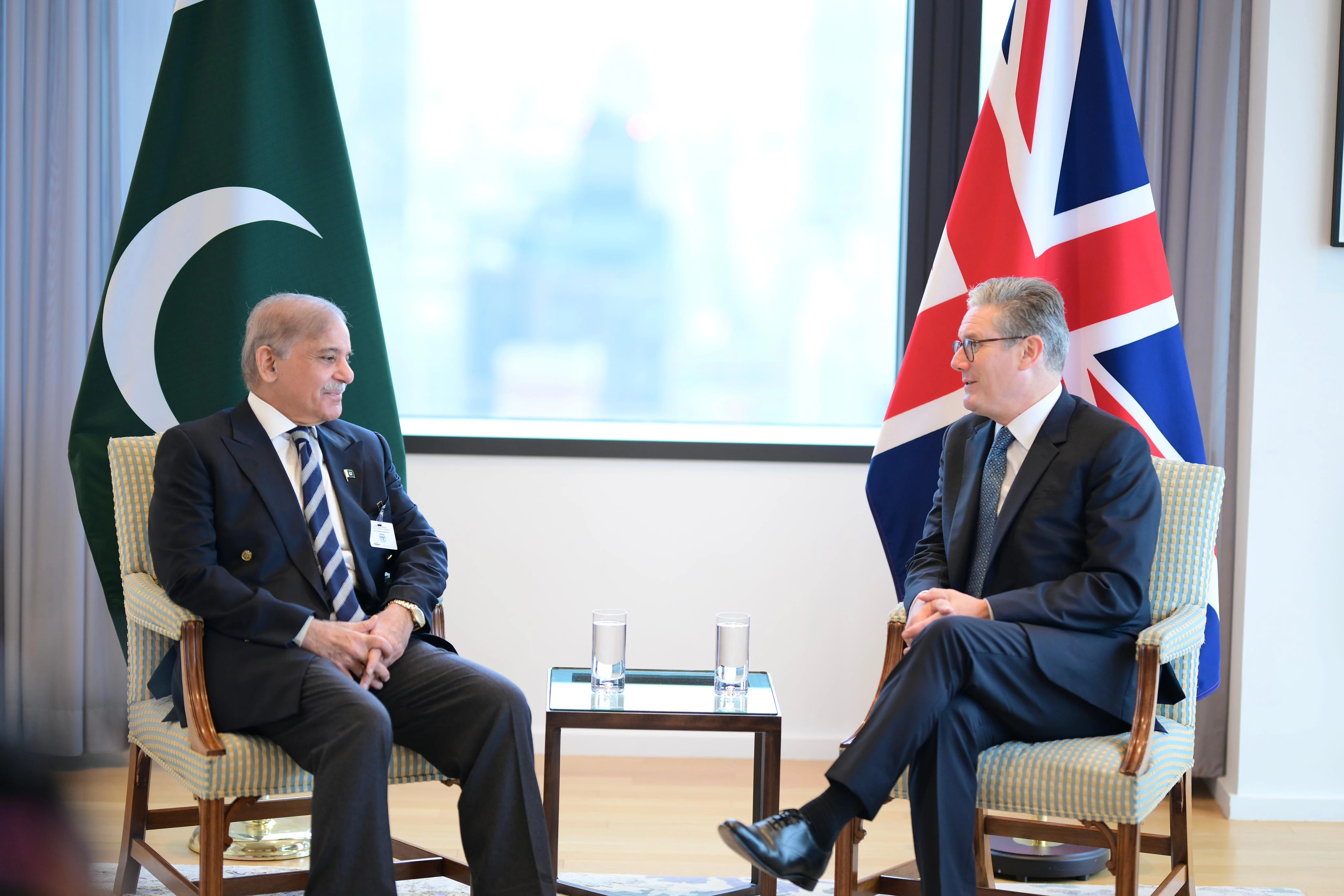 Pakistan, UK prime ministers discuss ways to promote bilateral ties