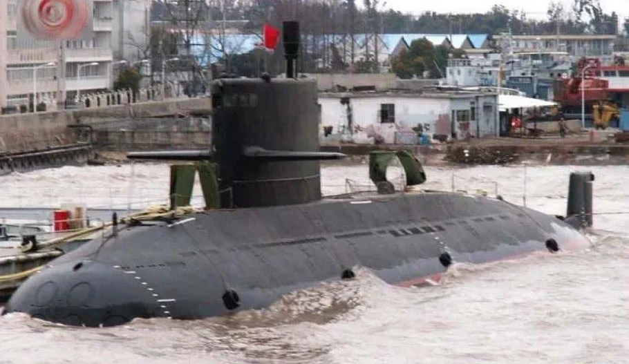 Chinese nuclear submarine sinks at shipyard during construction