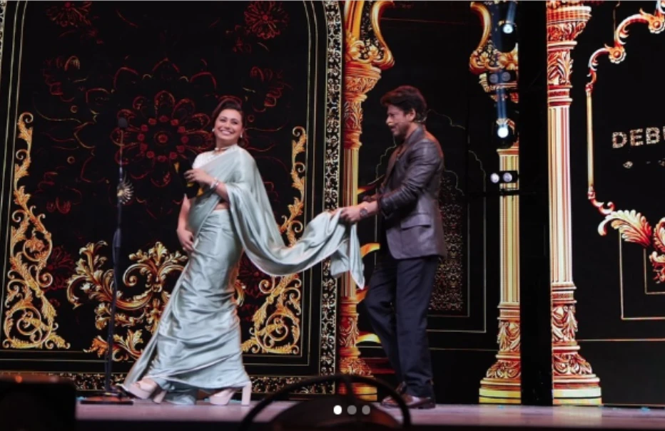 Fans delighted by Shah Rukh Khan’s naughty action with Rani Mukerji at IFFA