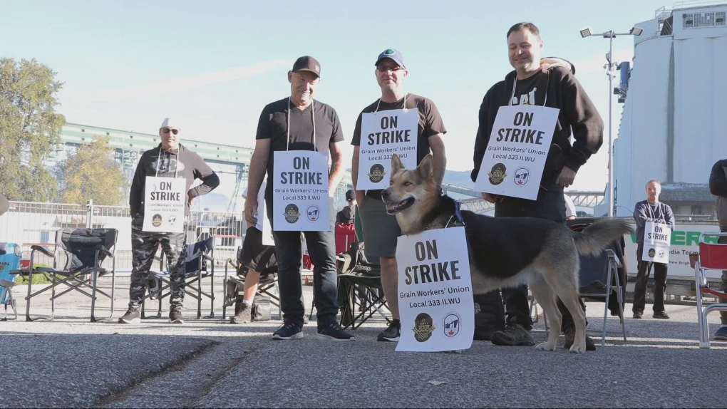 Workers end grain terminal strike at busy Vancouver port