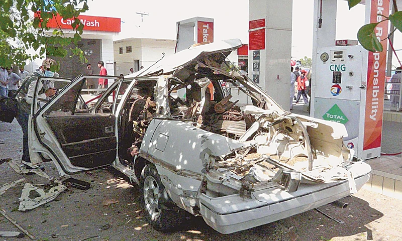 Car cylinder blast at CNG station claims one life, injures four on M-9 Motorway in Hyderabad