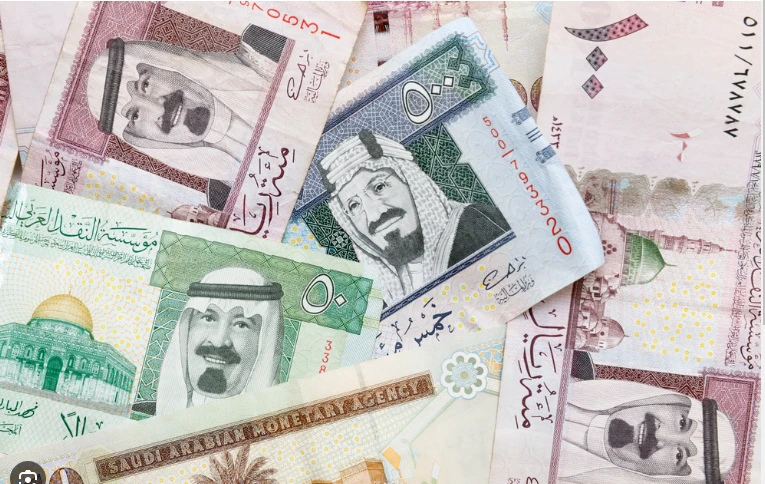 Oil-rich Saudi projects budget deficit through 2027