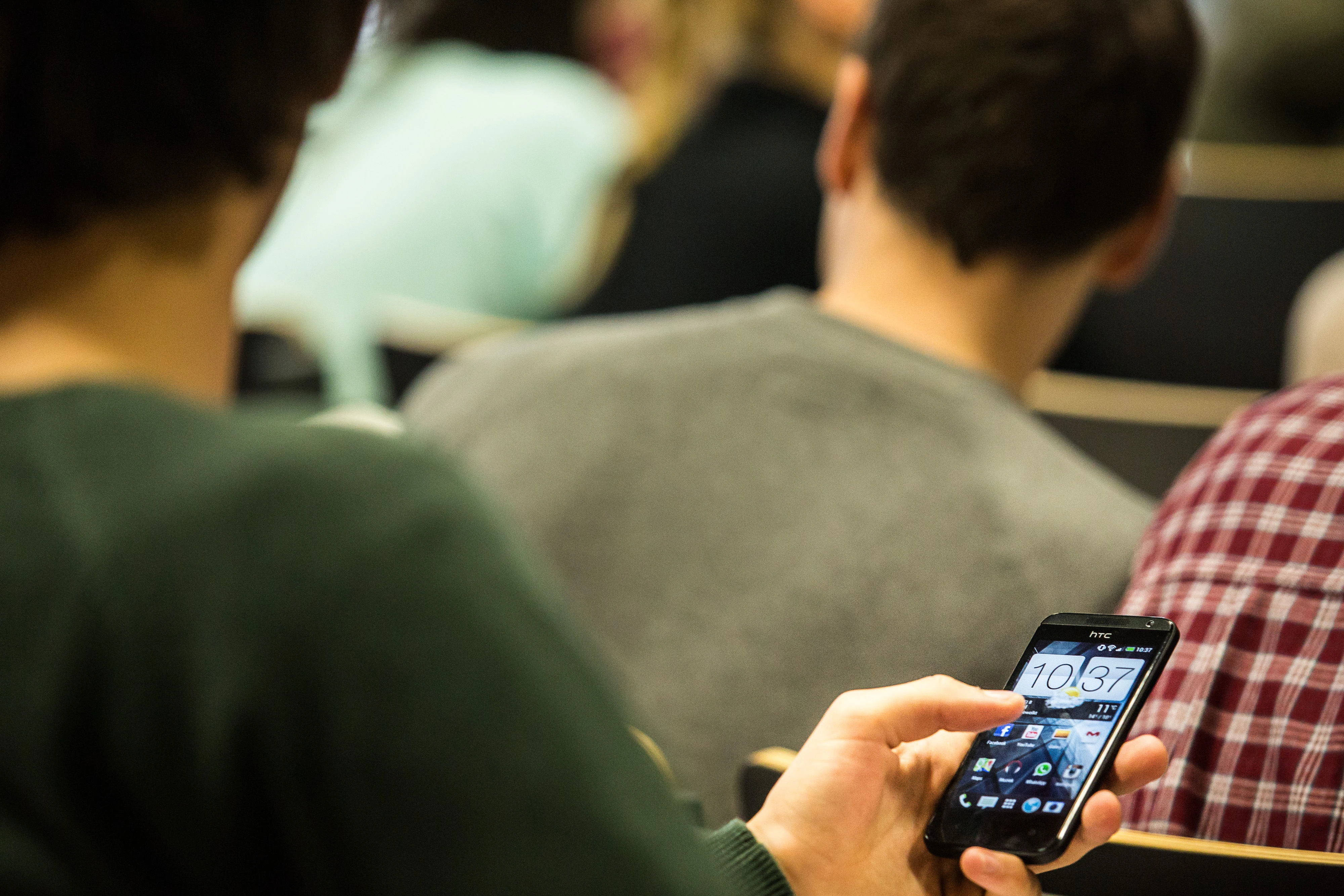 Belgium bans smartphone use in French schools from next year