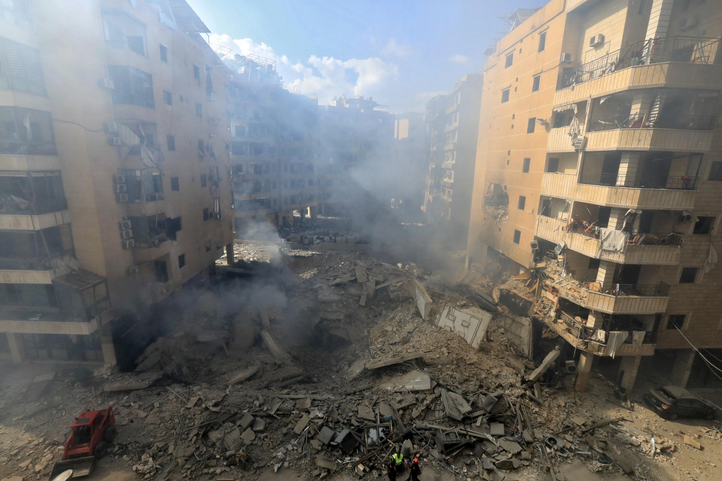 Israeli strikes leave South Beirut desolate, turning bustling area Into ghost town