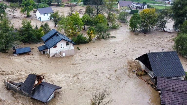 Bosnia floods kill 16 people