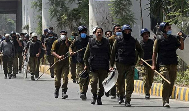 Police foil PTI lawyers protest near GPO Chowk Lahore, several held