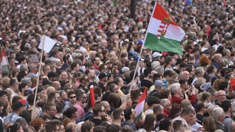 Thousands rally against alleged 'propaganda' in Hungarian media