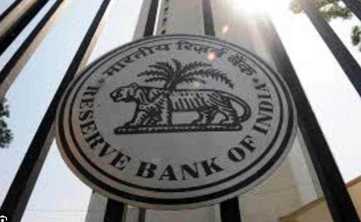 India central bank leaves interest rates unchanged