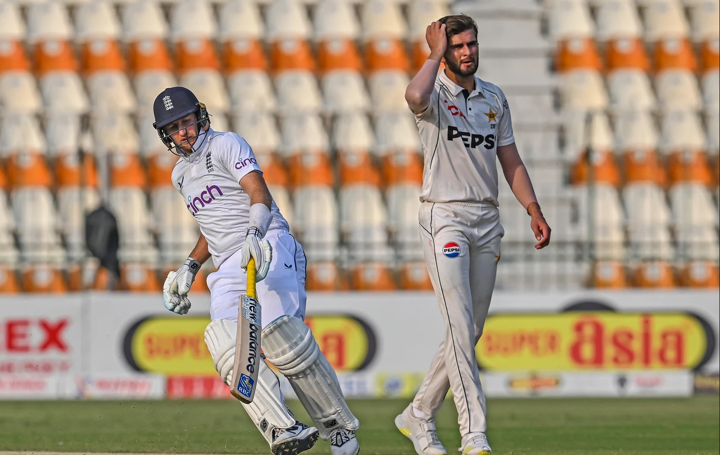 Record-breaking Root hits hundred as England power to 351-3