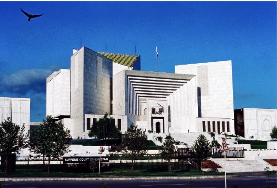 SC seeks opinion from govt, WAPDA on keeping dam funds in private banks