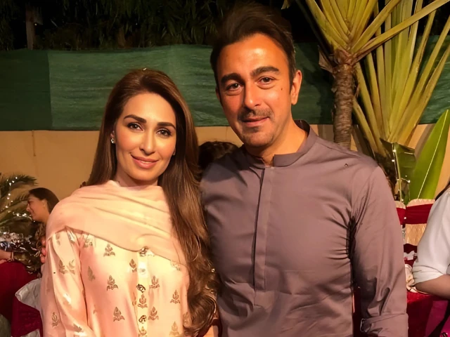 Shaan Shahid responds to host about marrying Reema Khan in live show