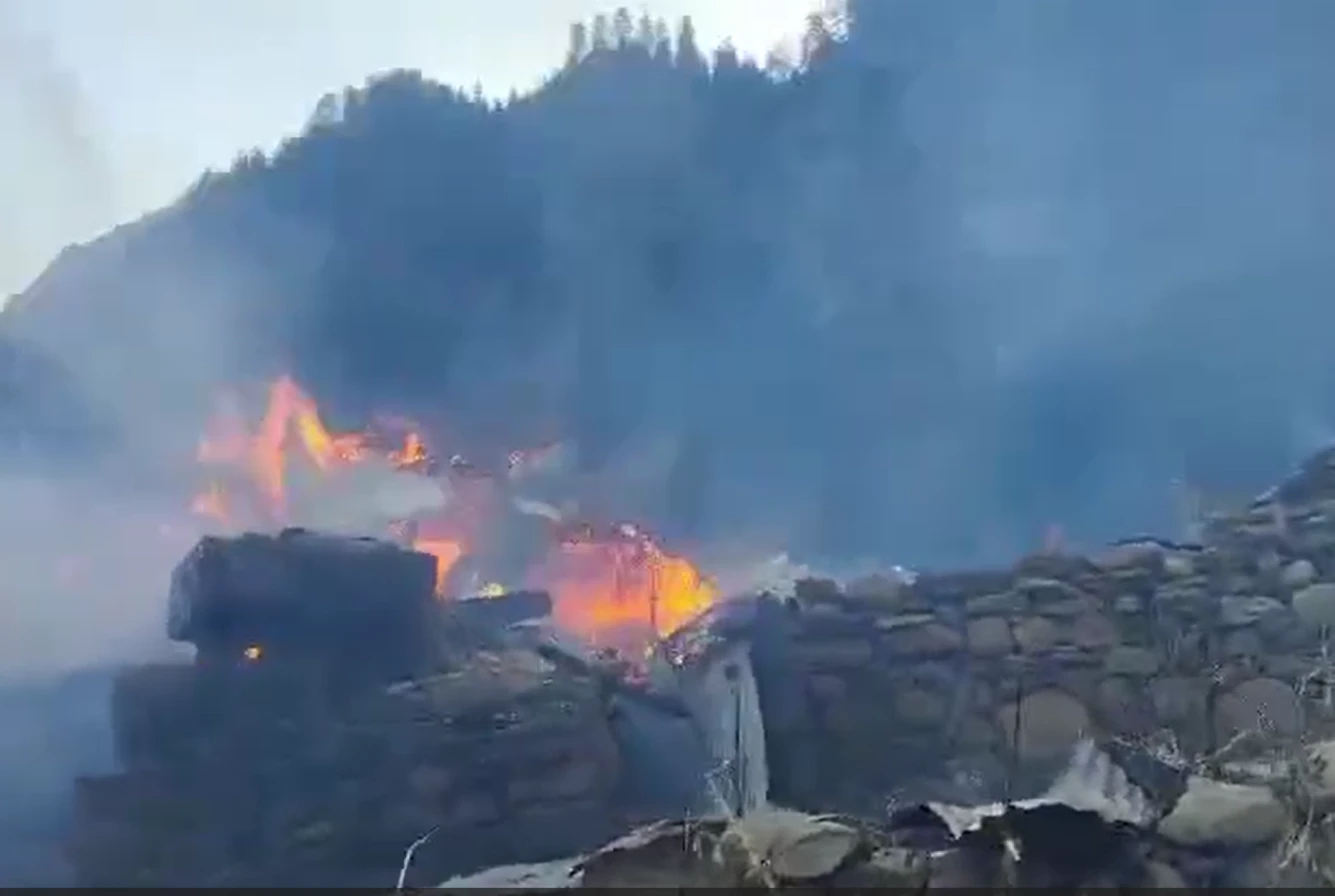 Massive fire burns down whole locality in Neelum Valley