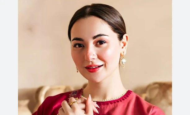 Hania Aamir reflects on life chaos and kindness in heartfelt Instagram note