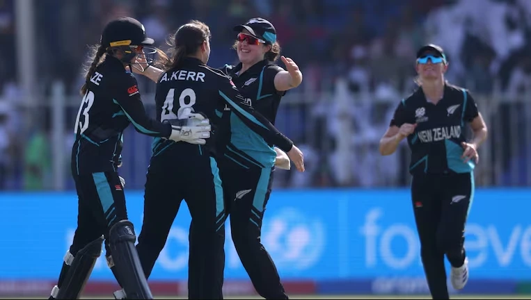 Women's T20 World Cup: NZ keep semi-final hopes alive with win over Sri Lanka