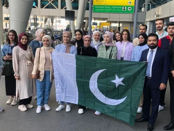 Palestinian medical students first batch departs for Pakistan