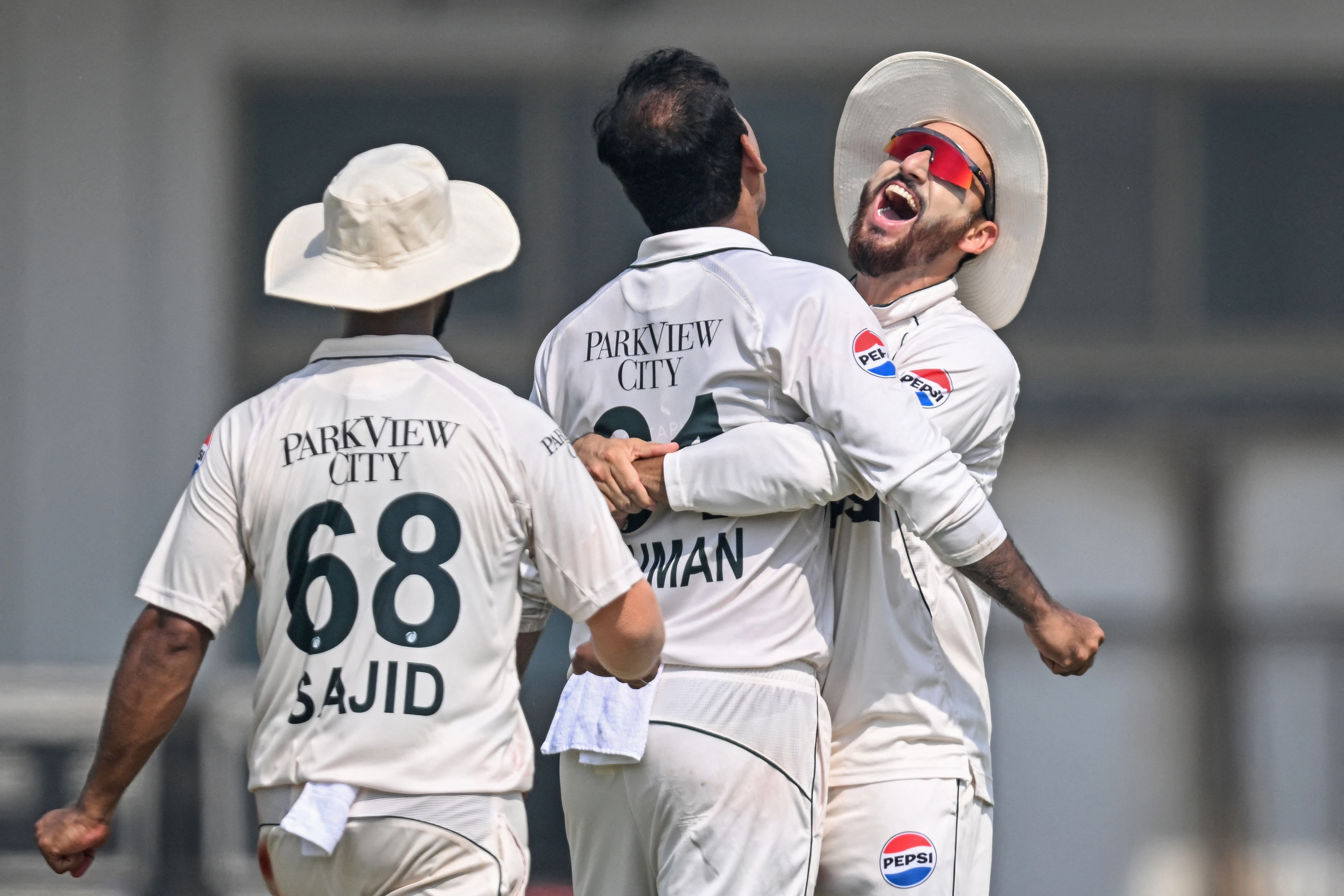 Pakistan crush England by 152 runs in 2nd Test to level series