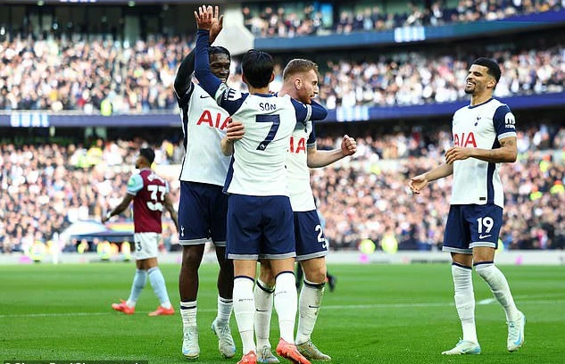 Spurs demolish West Ham with devastating eight-minute goal blitz