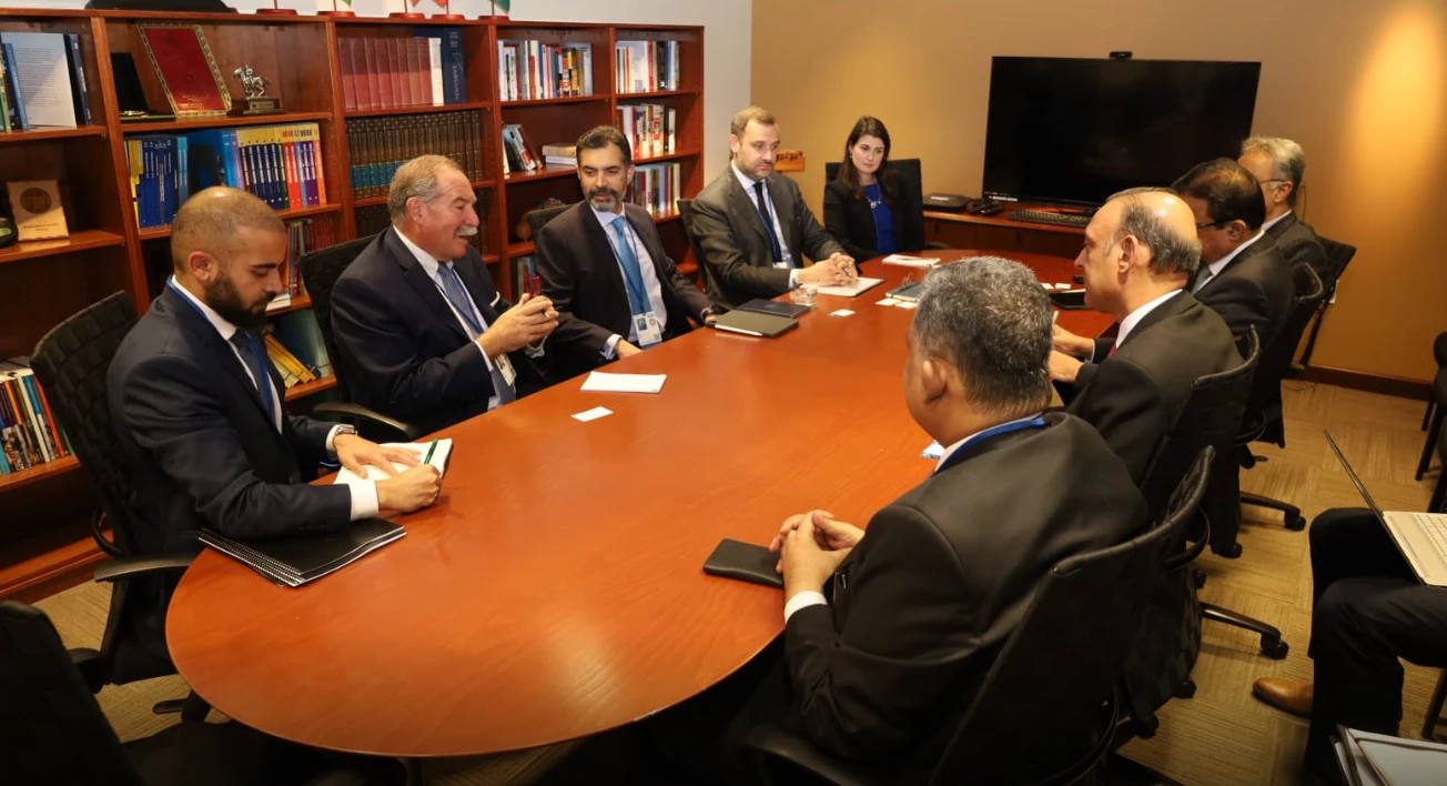 Finance Minister Aurangzeb meets capital market leaders in Washington