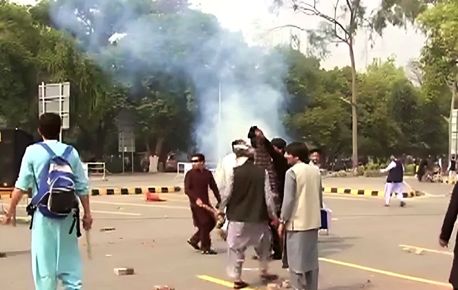 Punjab University students clash with security guards