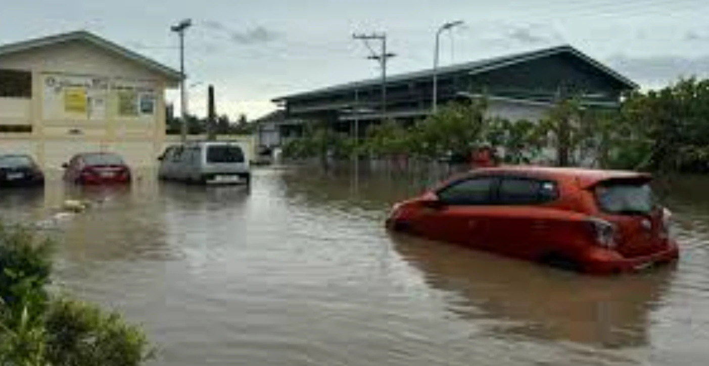 14 dead, thousands evacuated as tropical storm batters Philippines