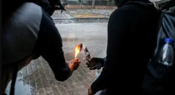 30 Chilean students hurt in Molotov cocktail blast