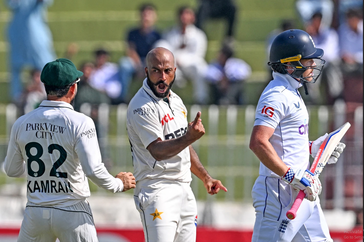 Pakistan 73-3, trail England by 194 after spinner Sajid shines