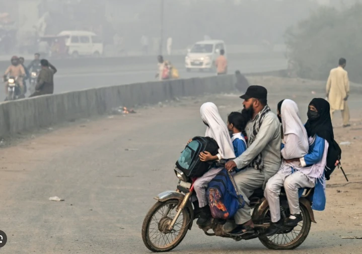 Smog in Lahore ends outdoor play for schoolkids