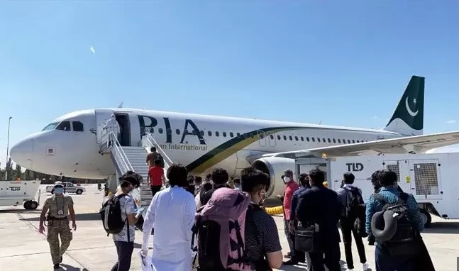 Delay in PIA flights lands passengers in trouble