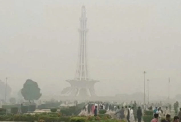 Lahore tops global pollution rankings as smog hinders winter onset