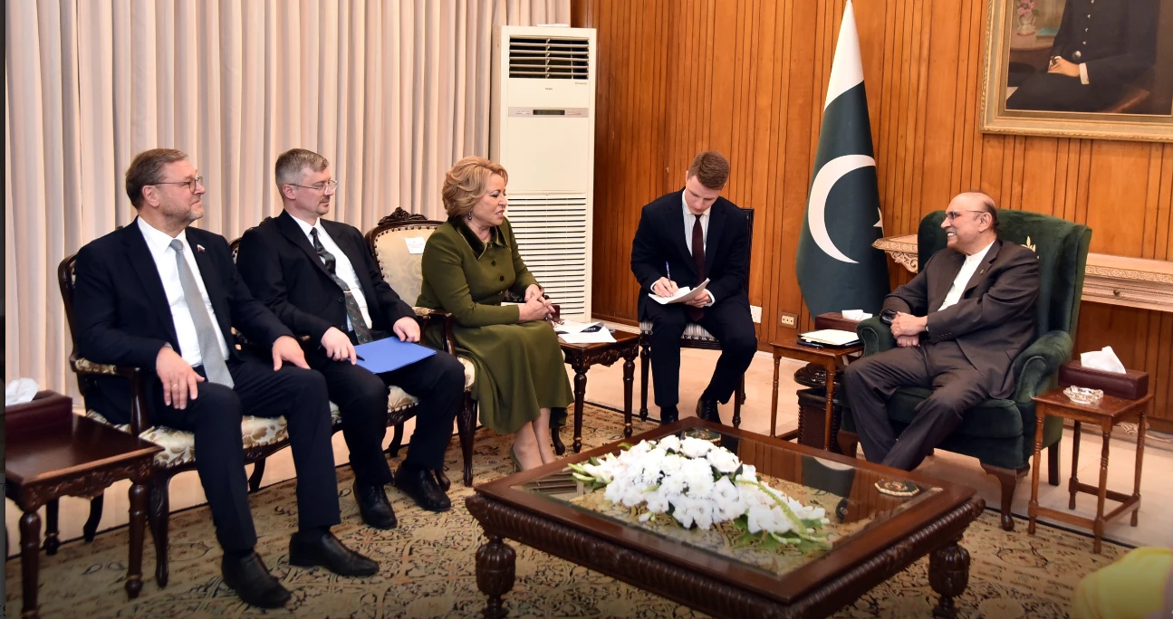 Russian delegation calls on President Zardari, discuss ways to boost bilateral ties