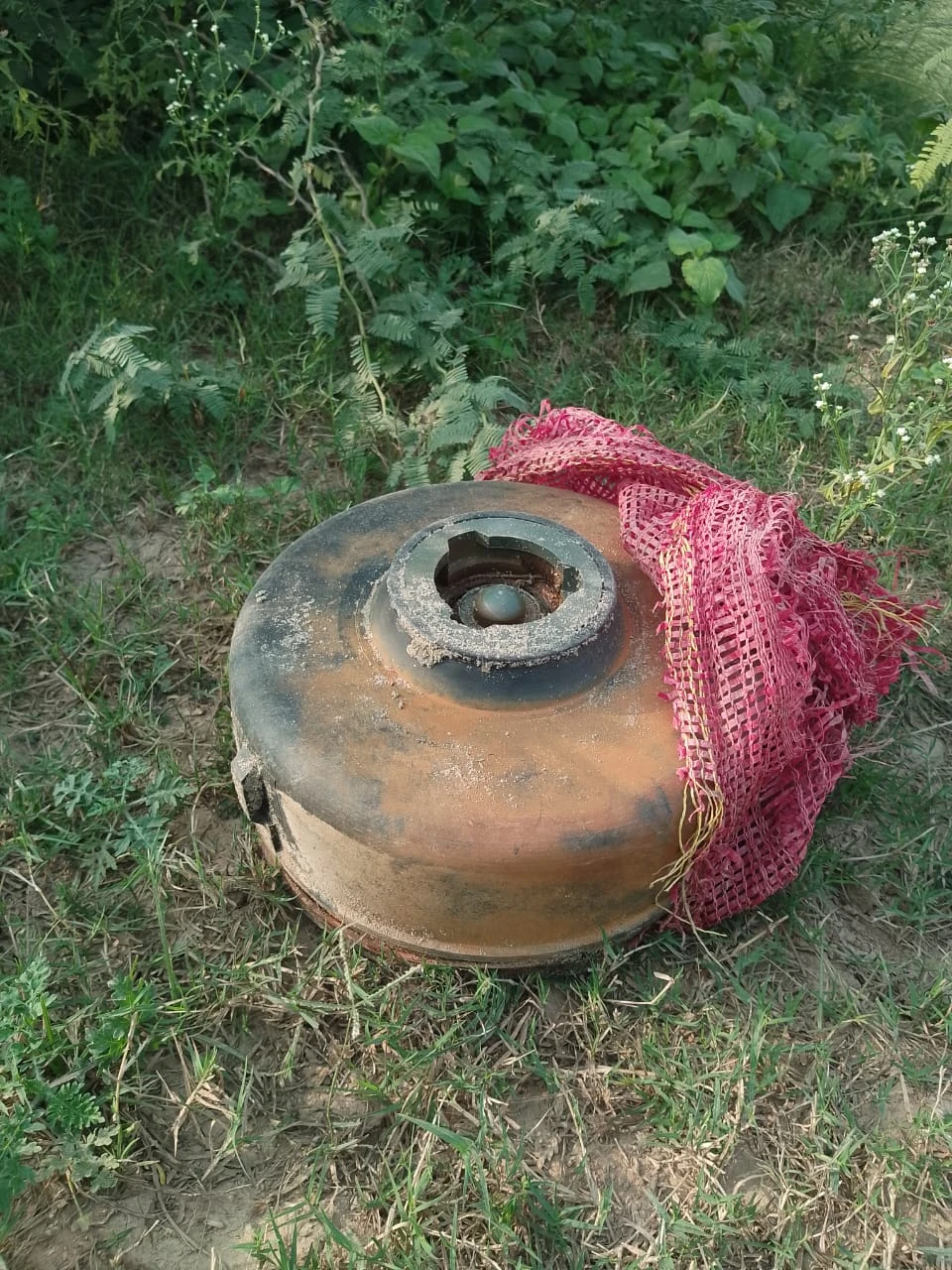 Alleged drug addict attempts to sell 18-pound bomb found in Shakargarh