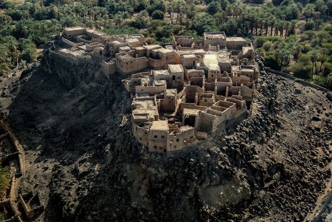 4,000-year-old town discovered hidden in Arabian oasis