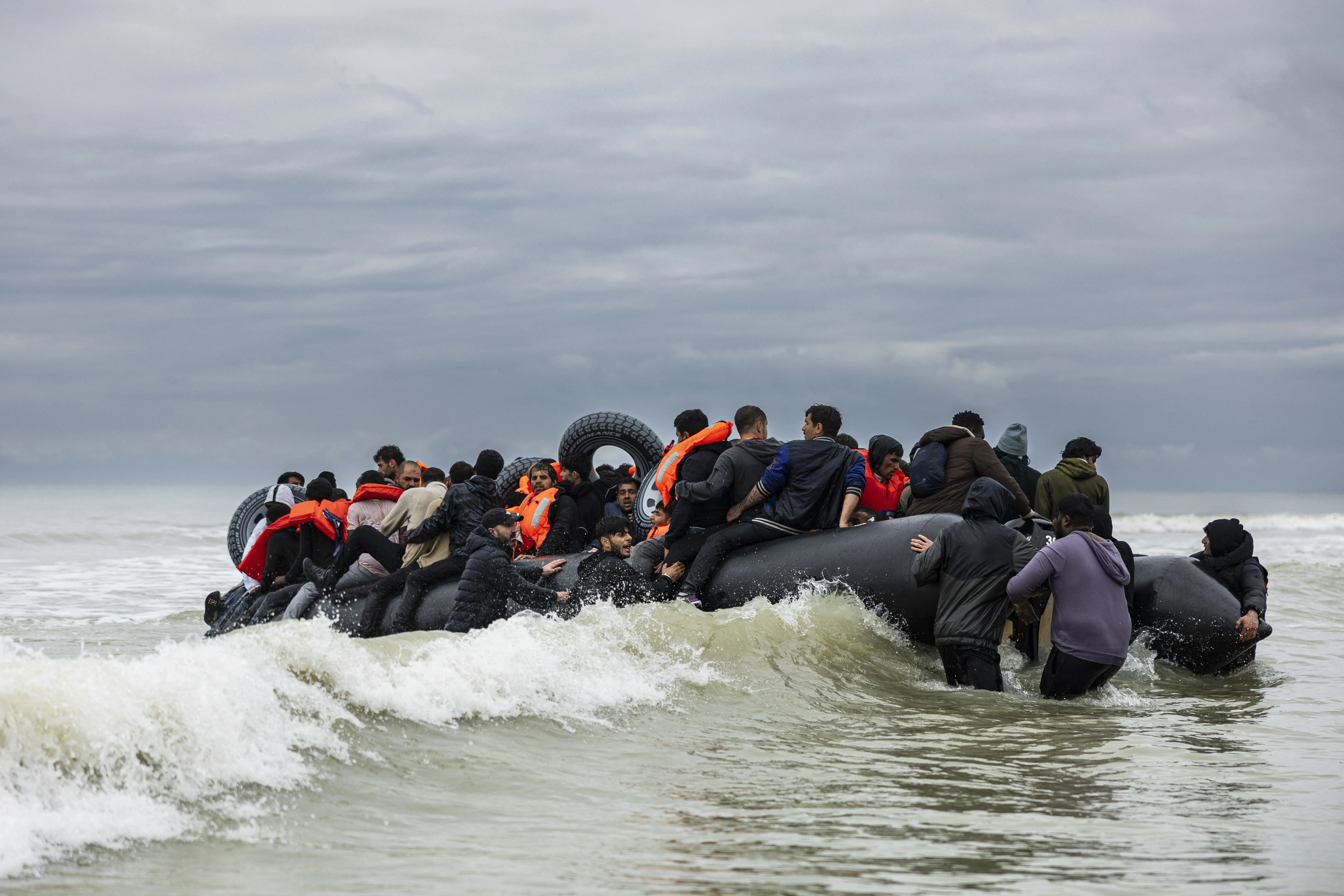 Migrant loses life Attempting to cross English channel to Britain