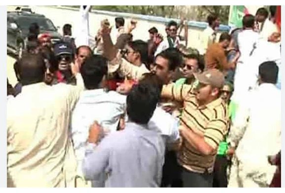 PTI workers come to blows outside Faisalabad court