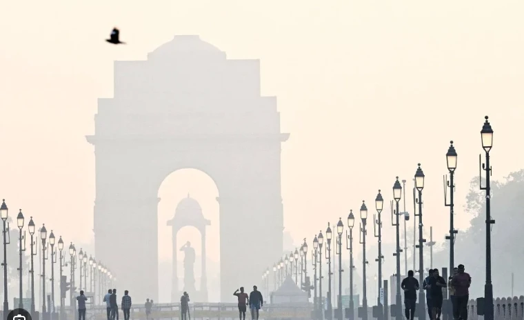 India's capital chokes in smog after firework ban flouted