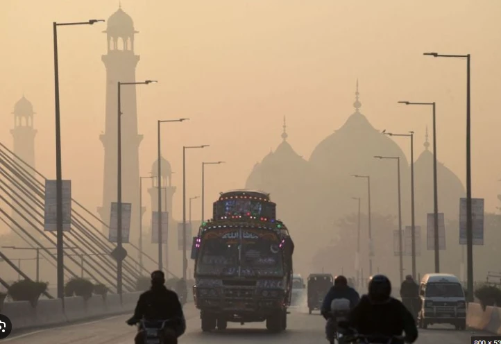 Lahore with AQI 220 emerges as world’s second most polluted city