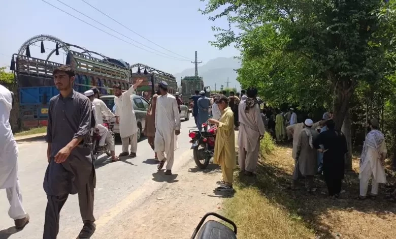 Parachinar crisis deepens as main highway closure enters third week, 14 sick kids dead