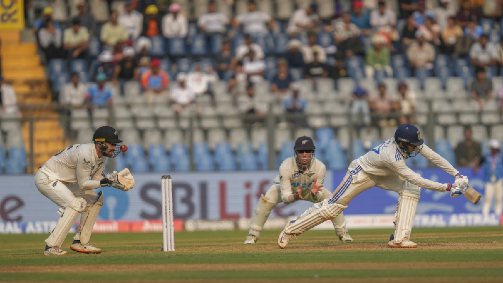 New Zealand beat India by 25 runs to sweep Test series 3-0