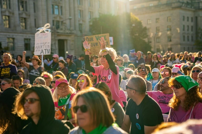 Thousands at US Women's March stress need for abortion rights