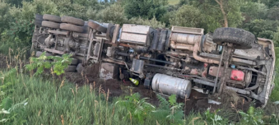 Two brothers die as truck plunges into ravine in Dukki due to brake failure