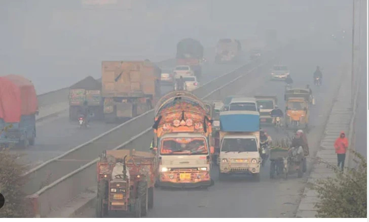 Entry of heavy vehicles banned in Lahore due to smog