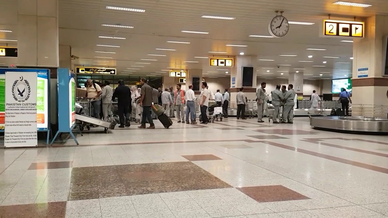 Flight delays disrupt operations at Lahore airport