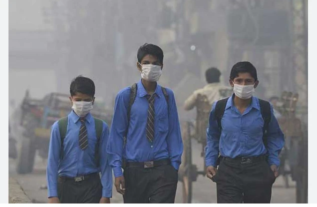 Govt mulls closing remaining schools as Lahore tops smog index