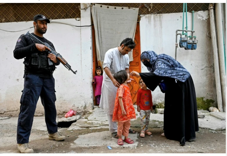 Pakistan anti-polio drive struggles against militants, mistrust