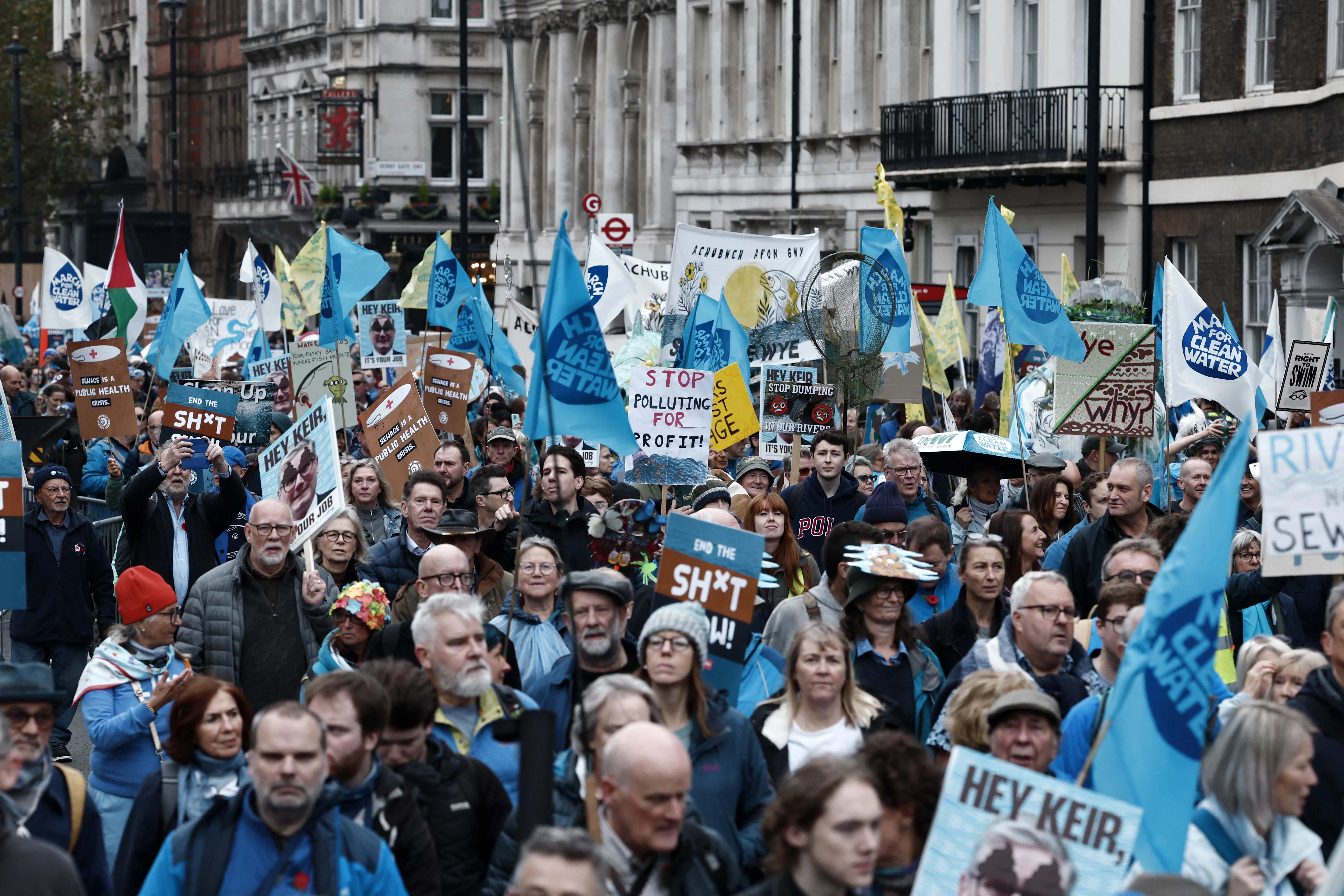 Thousands march for clean water in London