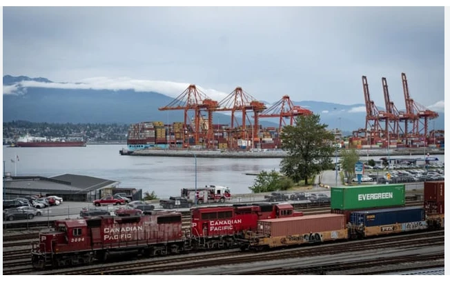 Canada ports face lockout over labour dispute