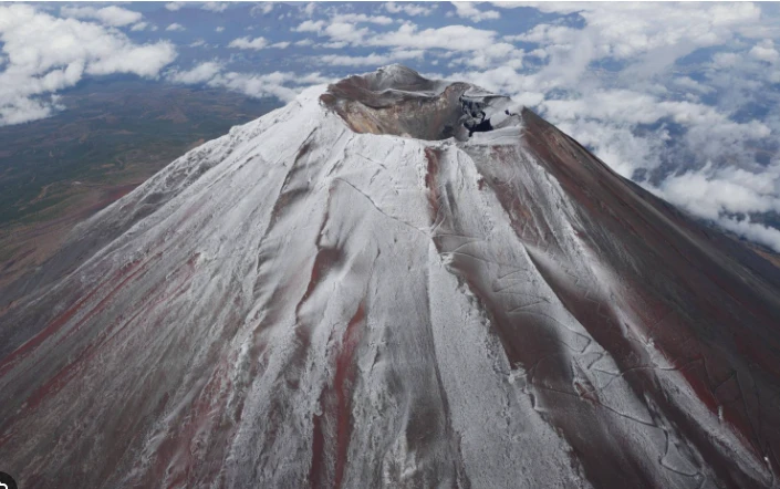 Snow seen on Mount Fuji after record absence