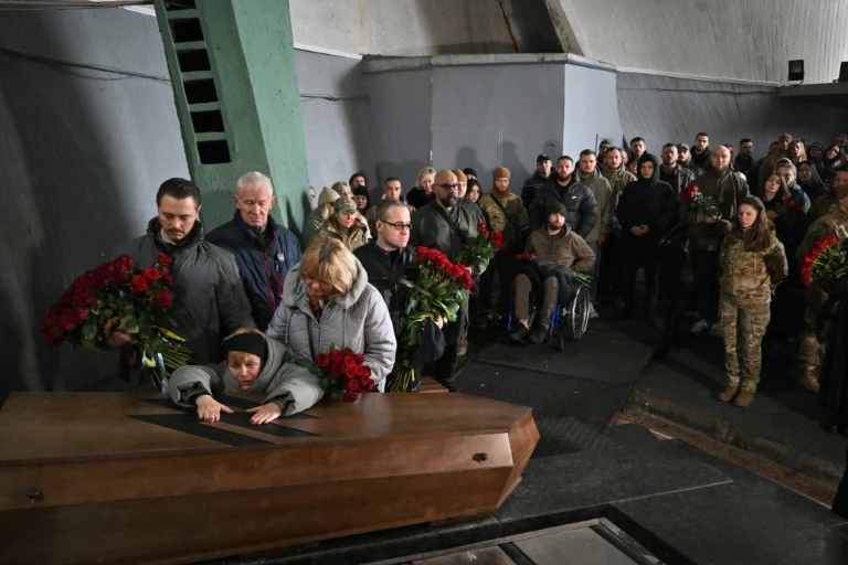 Hundreds in Kyiv pay tribute to military couple who 'died together