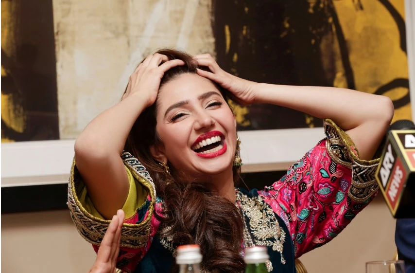 'Leap of faith:' Big round of Mahira Khan's unforgettable moments with buddies