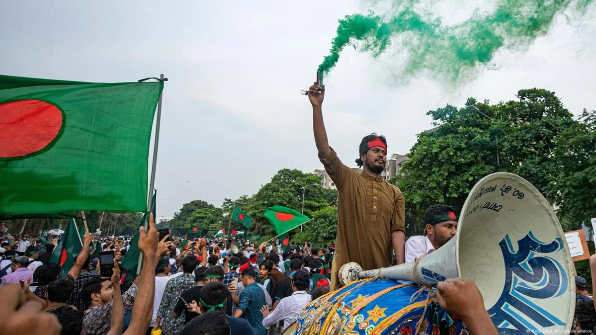 Thousands gather in Bangladesh to oppose return of ousted leader's allies